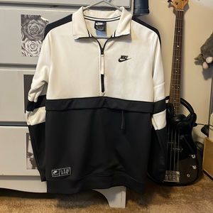 Boys XL Nike White/black Quarter Zip Pullover